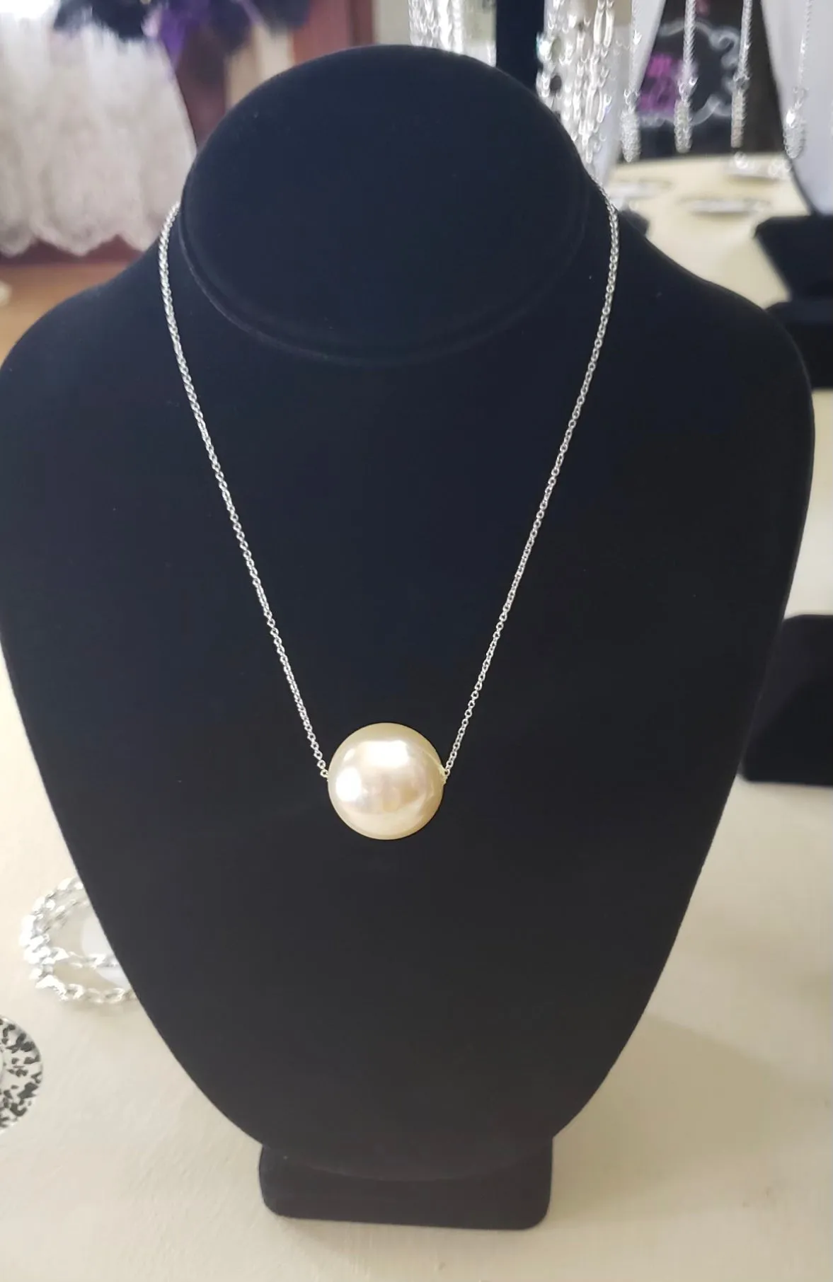 Accessories-Large Pearl Pendant necklace